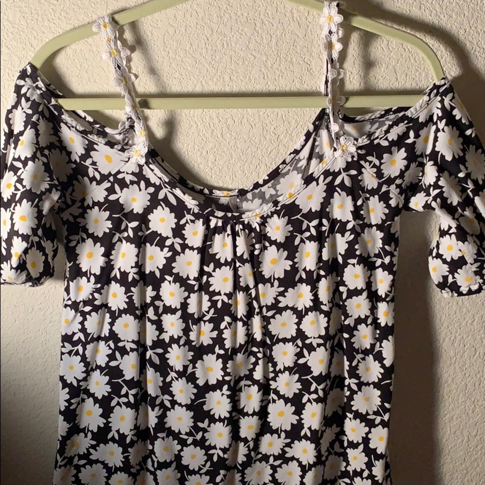 Milto elegant off the shoulder white daisy straps